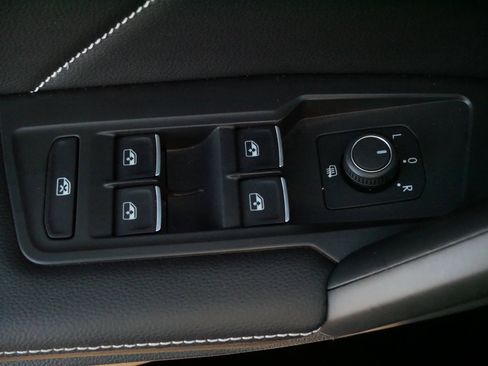 Certified 2024 Volkswagen Tiguan SE R-Line image 19