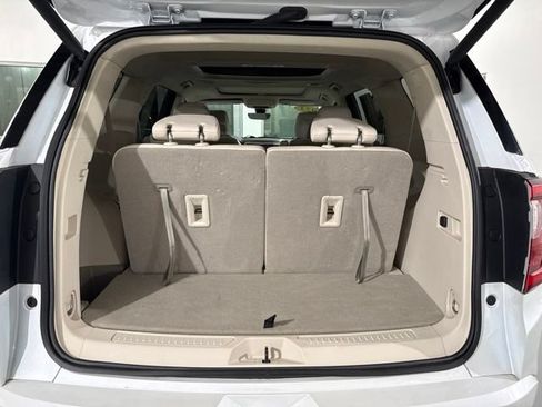 Used 2023 GMC Acadia Denali w/ Denali Ultimate Package FWD image 9