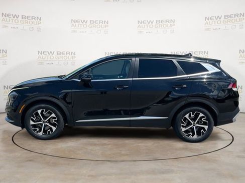 Used 2024 Kia Sportage EX FWD image 2