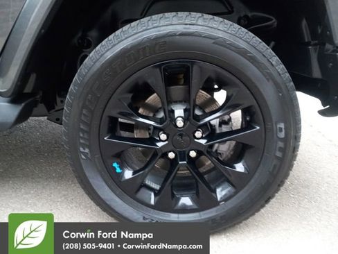 Used 2022 Jeep Wrangler Unlimited Sahara w/ Cold Weather Group image 31