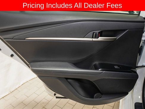 Used 2025 Toyota Camry SE FWD image 9