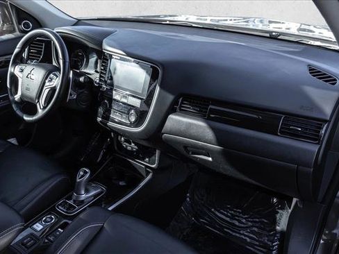 Used 2018 Mitsubishi Outlander GT image 24