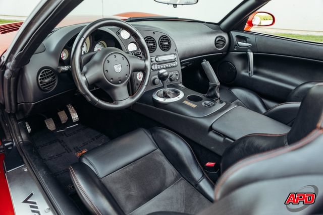 Used 2005 Dodge Viper SRT-10 w/ Copperhead Edition Group RWD image 2