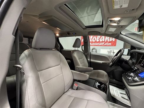 Used 2020 Toyota Sienna XLE Premium FWD image 10