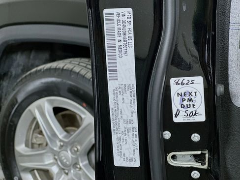 Used 2024 Jeep Compass Latitude image 12