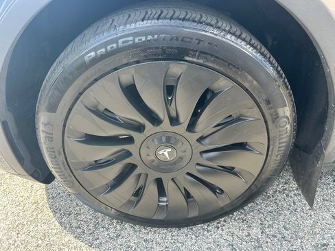 Used 2023 Tesla Model Y Long Range AWD/4WD image 13