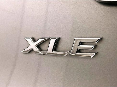 Used 2017 Toyota Camry XLE w/ Moonroof Package image 13