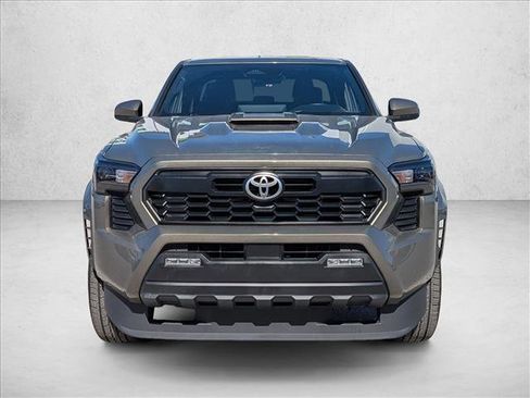 Used 2025 Toyota Tacoma TRD Sport image 2