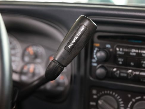 Used 2002 Chevrolet Tahoe LT RWD image 30