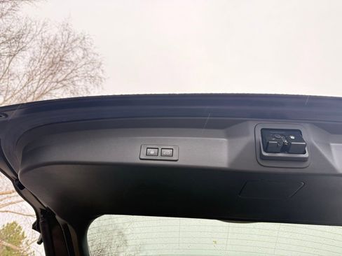 Used 2024 Subaru Ascent Limited image 38