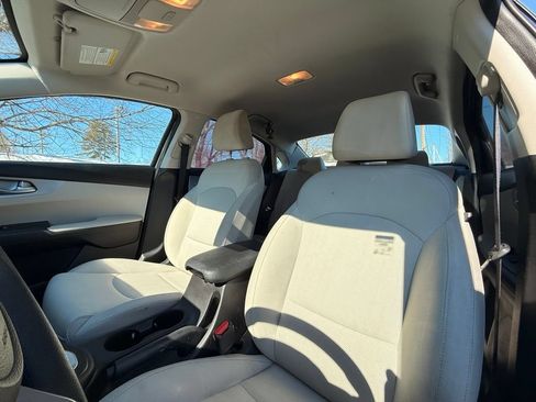 Used 2022 Kia Forte LXS w/ LXS Technology Package FWD image 22