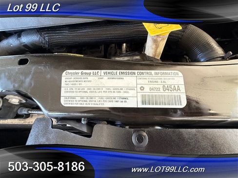 Used 2013 Chrysler Town & Country Touring FWD image 51
