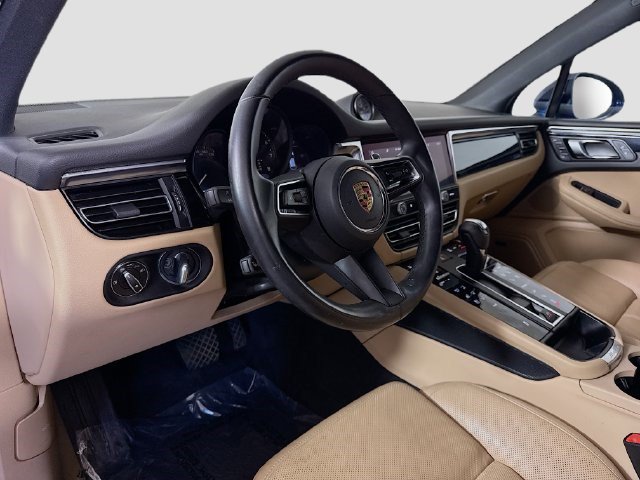 Used 2023 Porsche Macan AWD/4WD image 21