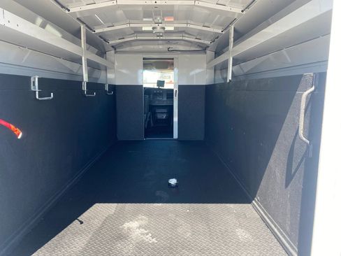 Used 2011 Chevrolet Express 3500 RWD image 21