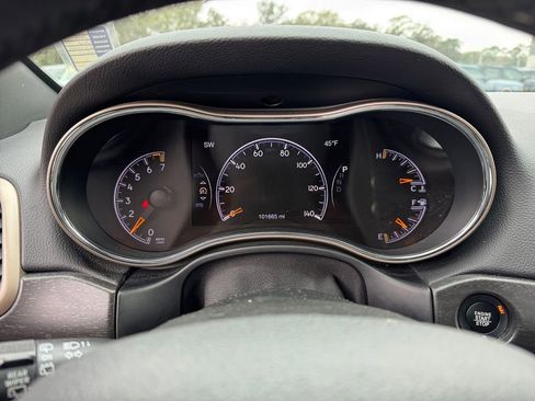 Used 2017 Jeep Grand Cherokee Laredo w/ Quick Order Package 2BE image 36