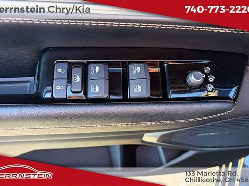 Used 2024 Jeep Wagoneer Series II AWD/4WD image 15