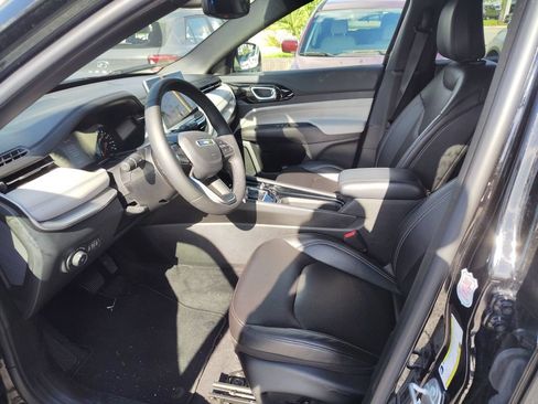 Used 2025 Jeep Compass Limited AWD/4WD image 5