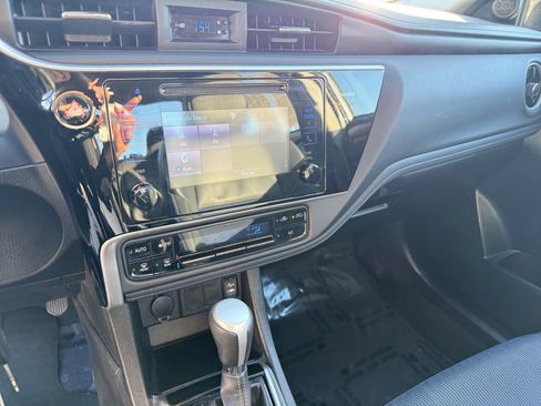 Used 2017 Toyota Corolla SE image 12