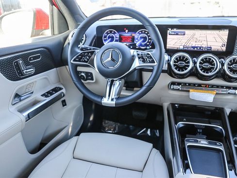 Used 2024 Mercedes-Benz EQB 300 4MATIC image 16