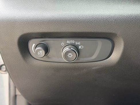 Used 2021 Chevrolet Traverse LS FWD image 8