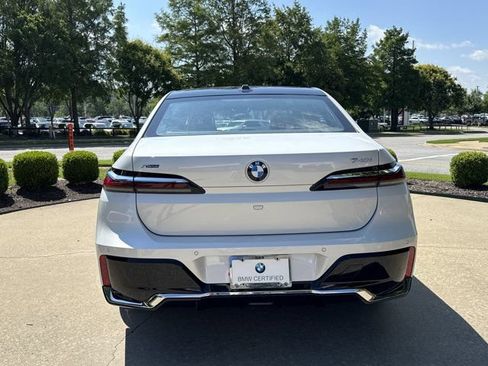 Used 2025 BMW 740i xDrive AWD/4WD image 4