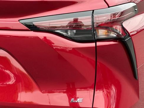 Used 2025 Toyota Sienna LE FWD image 34