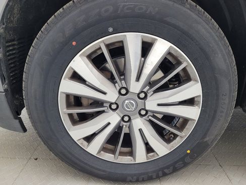 Used 2018 Nissan Pathfinder SV AWD/4WD image 31