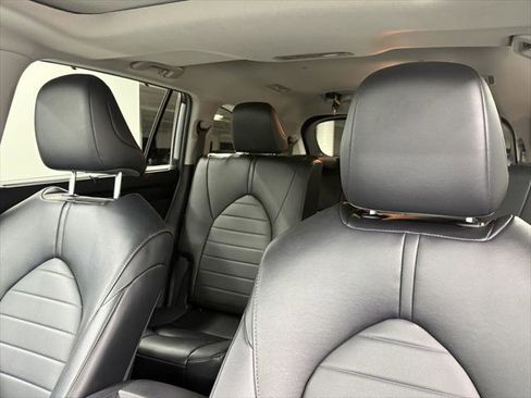 Certified 2024 Toyota Highlander XLE image 19