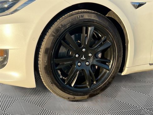 Used 2020 Tesla Model S Long Range Plus image 28