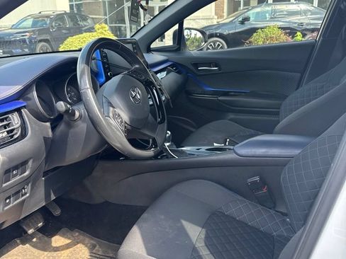 Used 2021 Toyota C-HR XLE FWD image 6