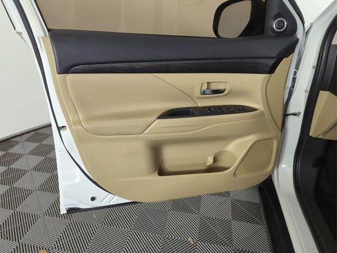 Used 2016 Mitsubishi Outlander SEL image 18