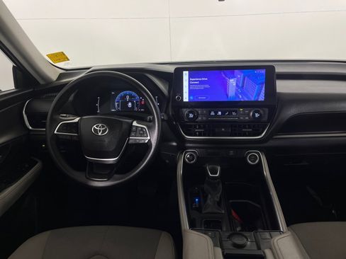 Used 2025 Toyota Grand Highlander FWD image 24