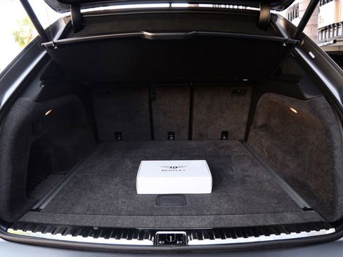 Used 2025 Bentley Bentayga AWD/4WD image 19