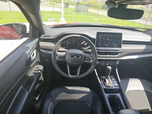 Used 2025 Jeep Compass Trailhawk AWD/4WD image 23