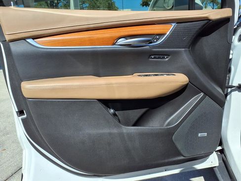 Used 2019 Cadillac XT5 Platinum image 18