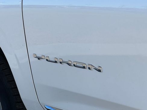 Used 2023 GMC Yukon SLT w/ SLT Luxury Package image 5