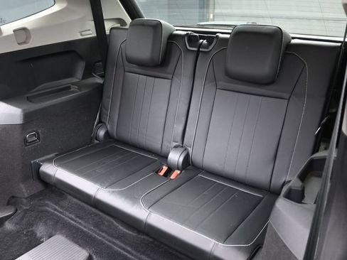 Used 2022 Volkswagen Tiguan SE FWD image 37