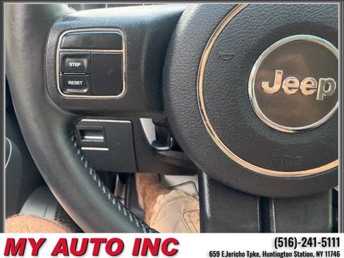 Used 2011 Jeep Liberty Sport AWD/4WD image 17