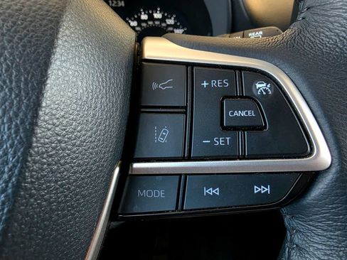 Used 2026 Toyota Sienna XLE FWD image 30