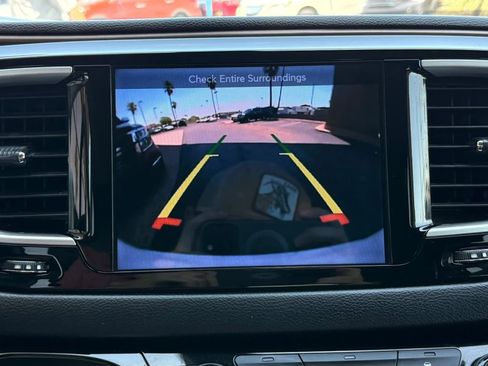 Used 2017 Chrysler Pacifica Touring-L w/ Tire & Wheel Group FWD image 56