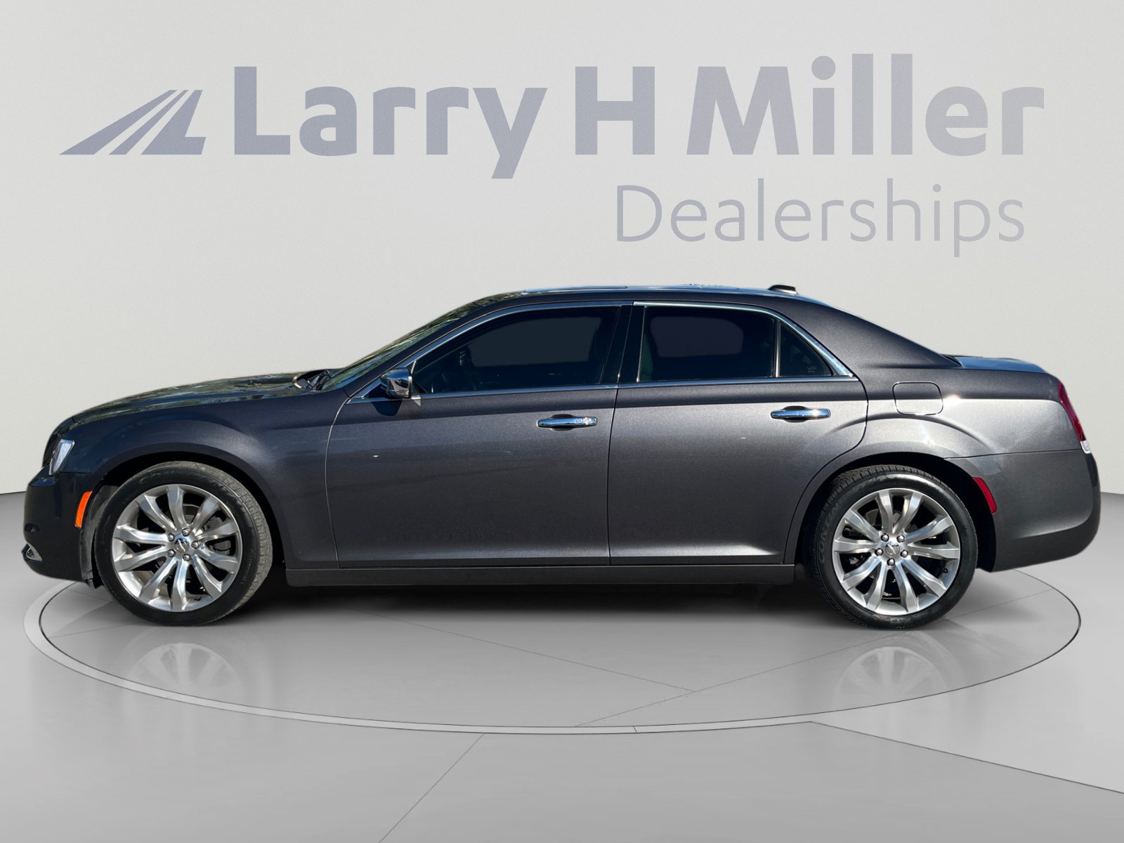 Used 2019 Chrysler 300 Limited w/ Safetytec Plus Group RWD image 2