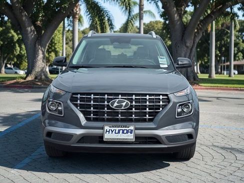 Used 2024 Hyundai Venue Limited image 3