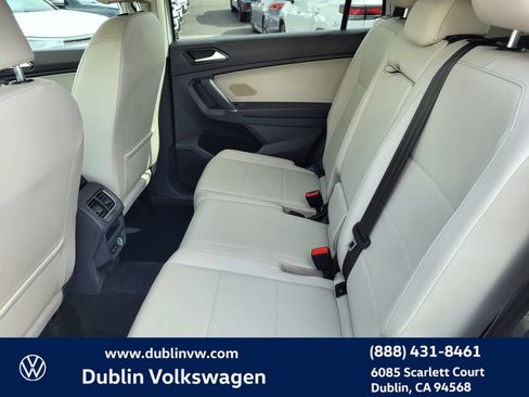 Used 2018 Volkswagen Tiguan SEL image 12
