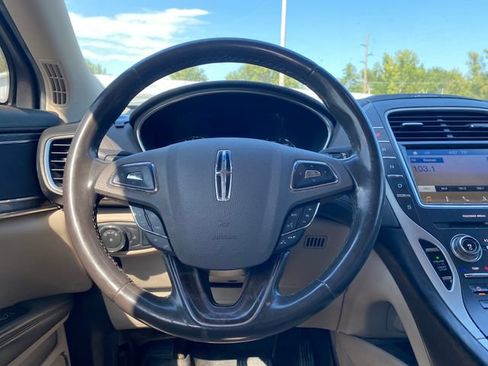 Used 2016 Lincoln MKX Select w/ Select Plus Package FWD image 19