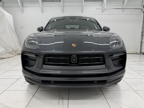Certified 2024 Porsche Macan AWD/4WD image 9