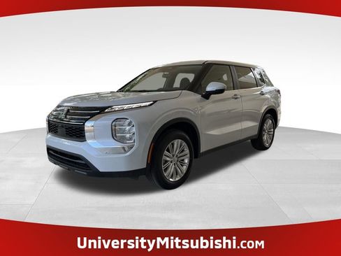 Used 2024 Mitsubishi Outlander ES image 1