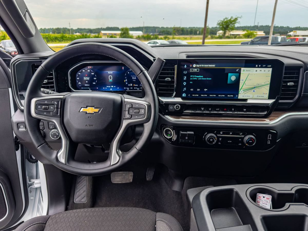 Used 2026 Chevrolet Silverado 2500 LT AWD/4WD image 11