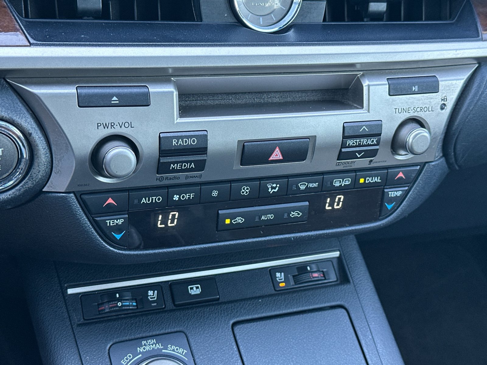 Used 2014 Lexus ES 350 w/ Luxury Package FWD image 19
