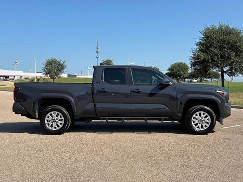 Certified 2025 Toyota Tacoma SR5 AWD/4WD image 5