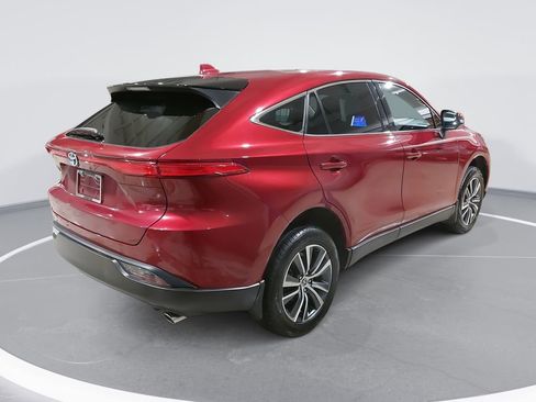 Used 2023 Toyota Venza LE image 5